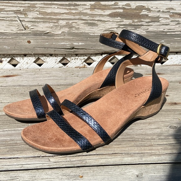 NWOB Vionic Orlanda Black Textured Leather Dressy Wedge Sandals Women's Size 11 - Picture 5 of 15